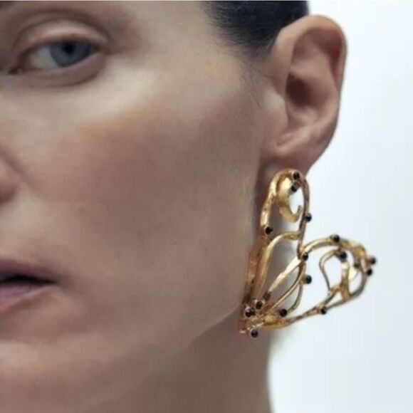 New ZARA Scrolled heart black bead earrings - Picture 1 of 10